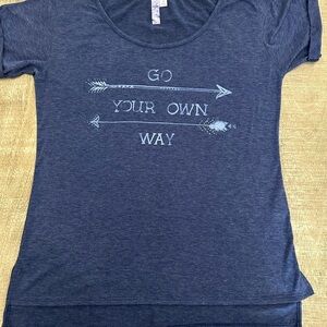 Alya “Go Your Own Way” Graphic Tee | Small | Navy Blue
